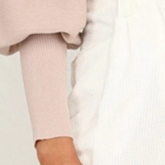 NWT Mock neck balloon sleeves knit - Picture 3 of 6